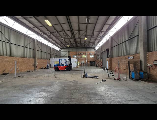 997M² WAREHOUSE TO LET IN JET PARK